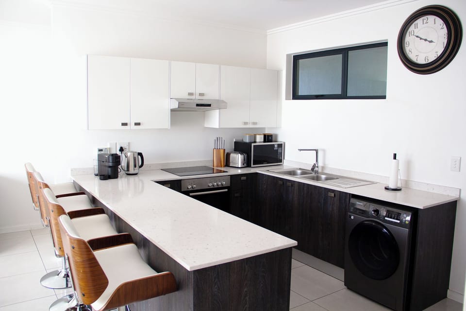Luxury Apartment, City View | Private kitchen | Electric kettle