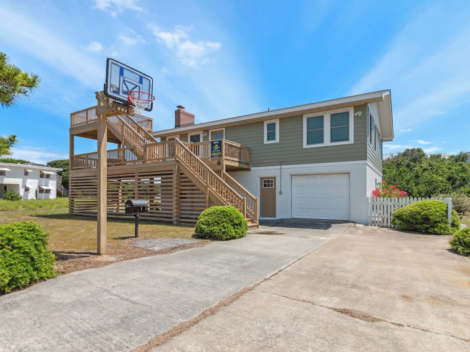Located just minutes from the beach, this inviting home is perfect for your beach-centered stay!