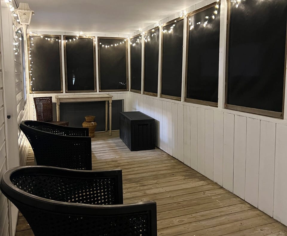 Enjoy magical evenings on the screened-in porch!