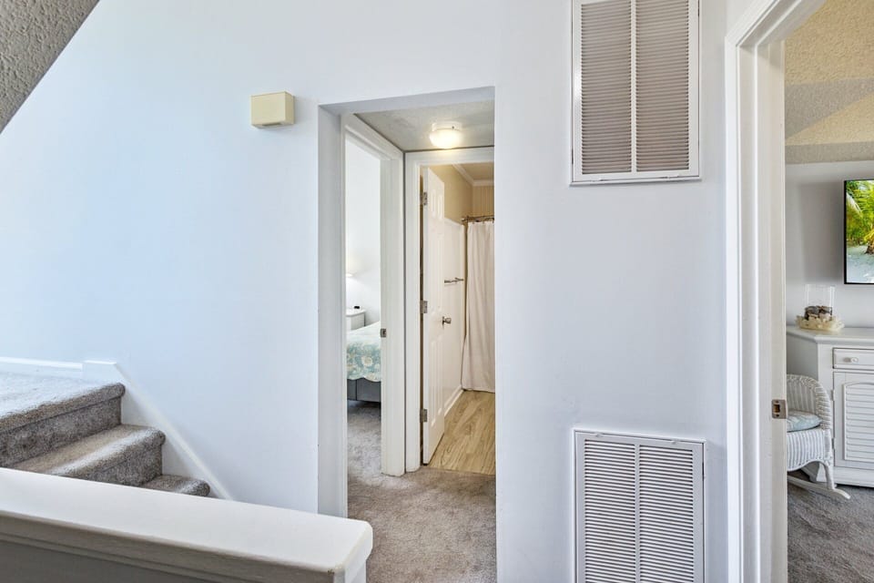 Mid Level Hallway