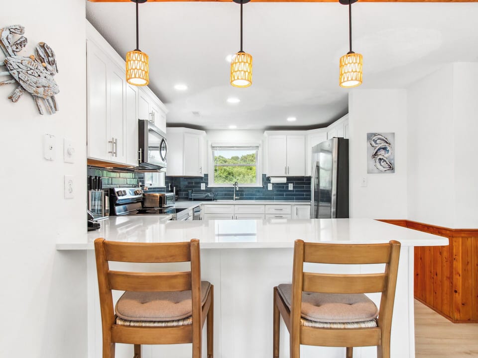 Enjoy breakfasts or easy snacks at the Kitchen Bar!