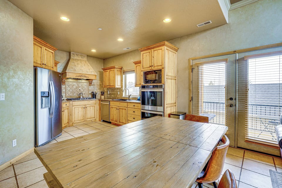 Dining Area | Dishware & Flatware | Main Level