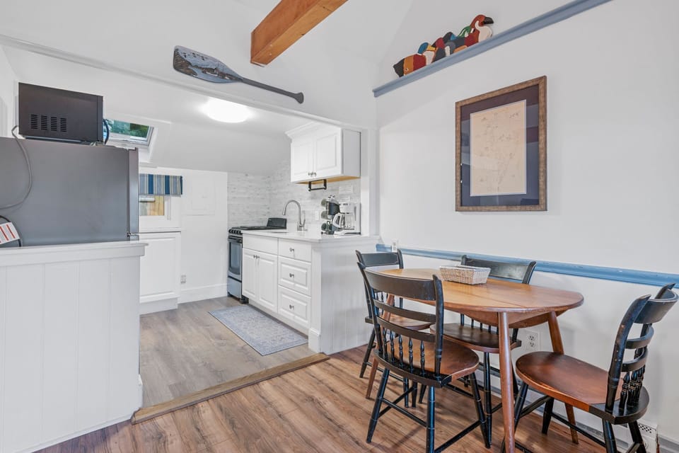 Dining area for 4