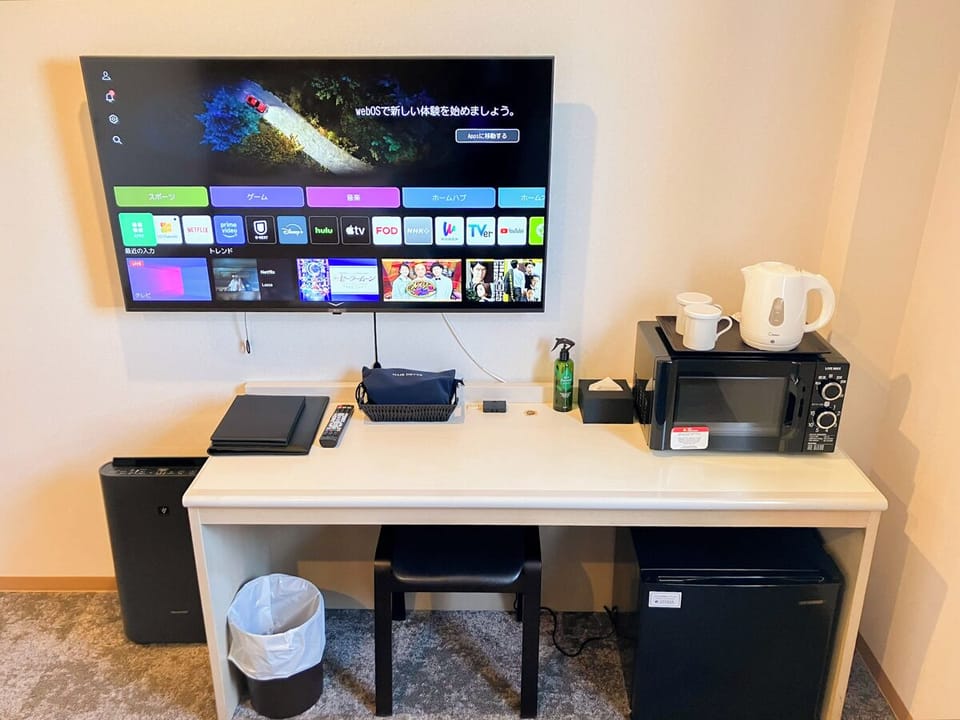 Desk, free WiFi