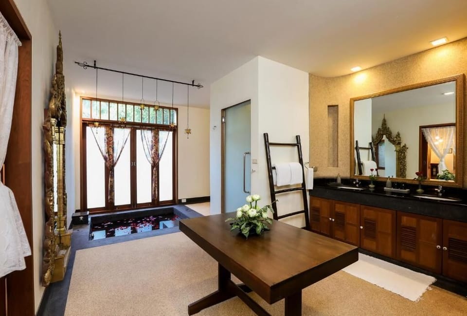 Salika Luxury 5.5 Bed Villa Seaview With Maids (5765)