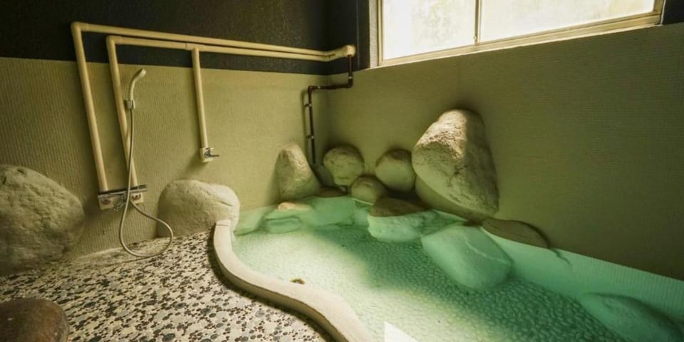 Slippers, towels