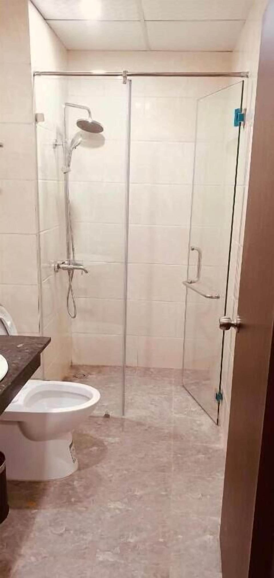 Shower, free toiletries, hair dryer, slippers