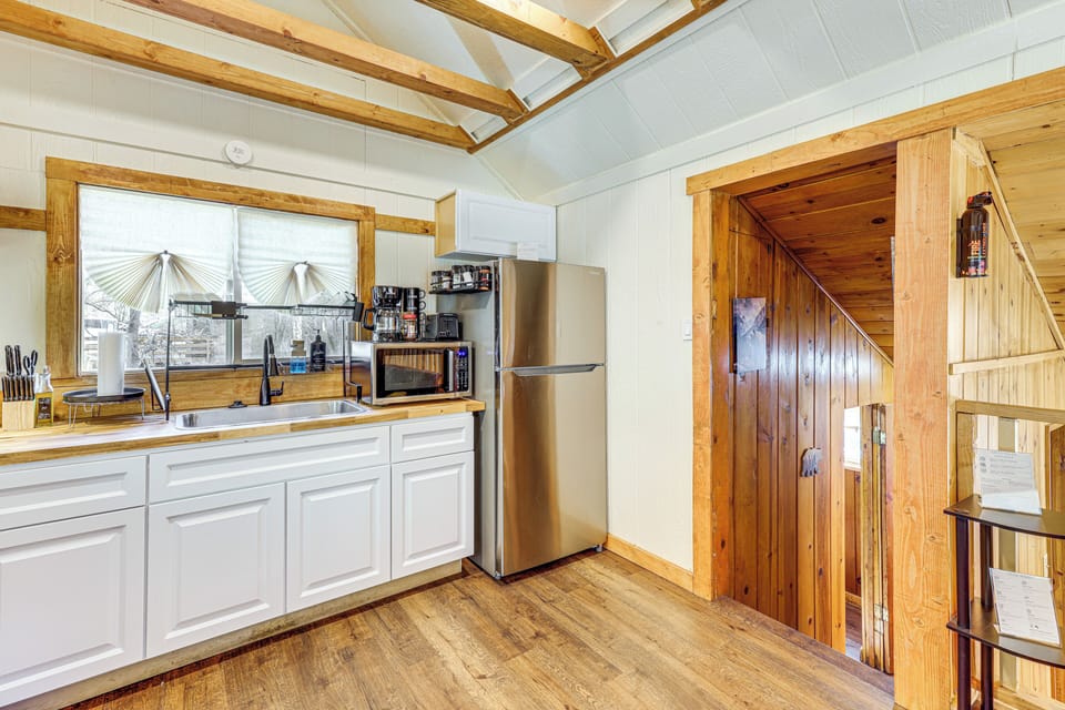 Kitchen | Stove/Oven | Spices | Main Level
