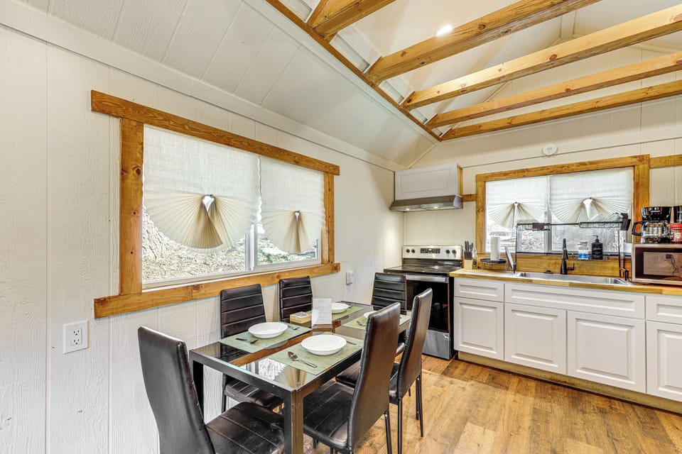 Dining Area | Dishware/Flatware Provided | Main Level