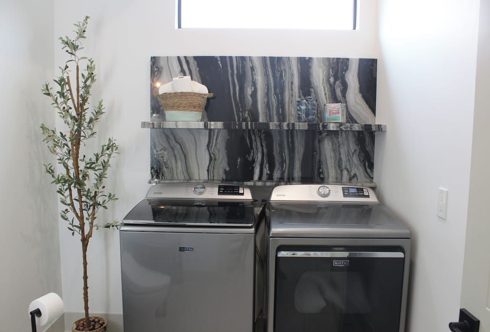 Full size laundry room