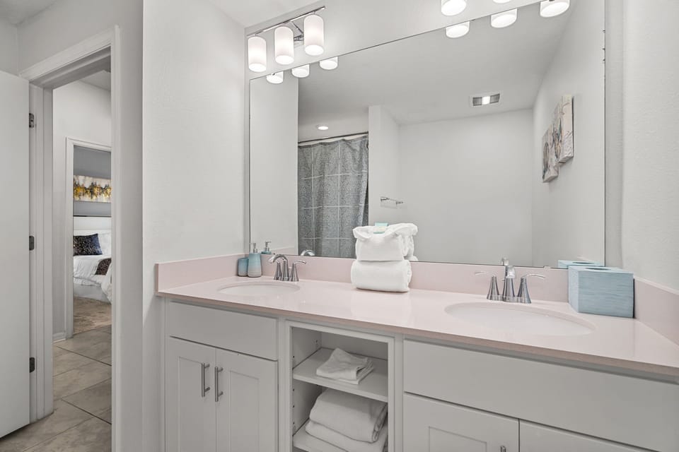 king master bathroom