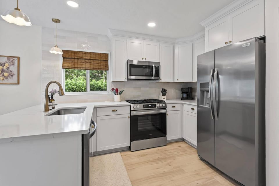 Fully stocked kitchen with all the essentials, including a gas stove—ideal for preparing everything from quick breakfasts to full family dinners.