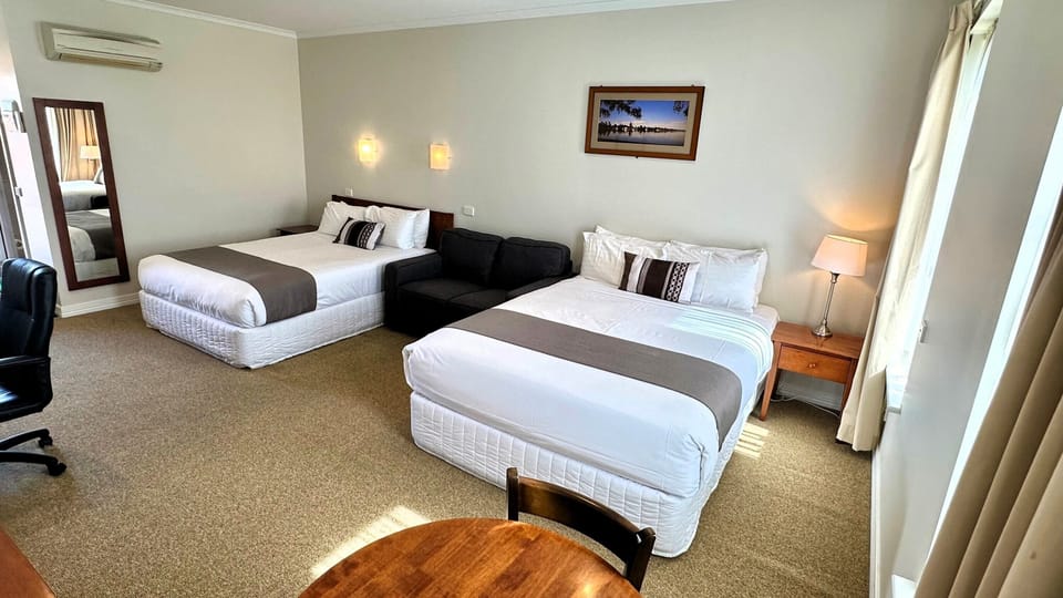 Executive Double Room | Minibar, desk, iron/ironing board, free WiFi