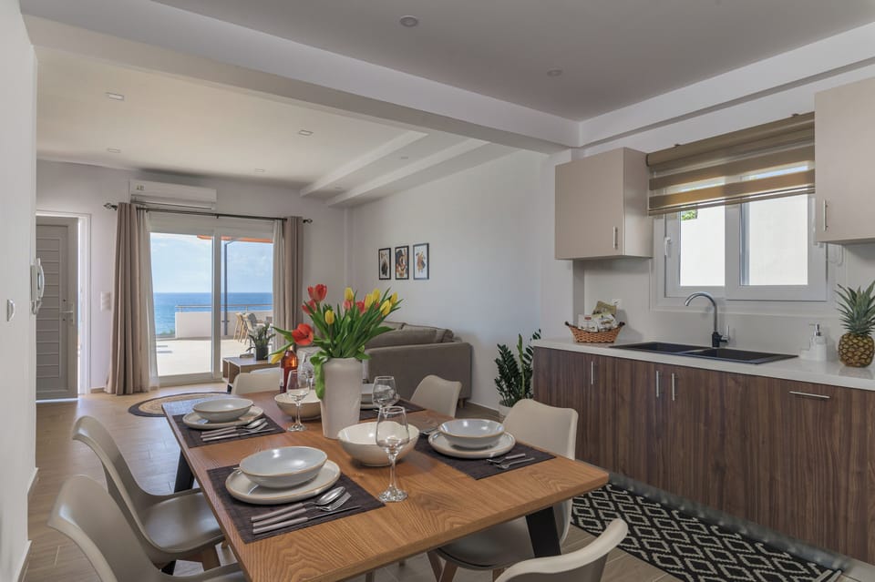 Seamlessly connect living and dining spaces.