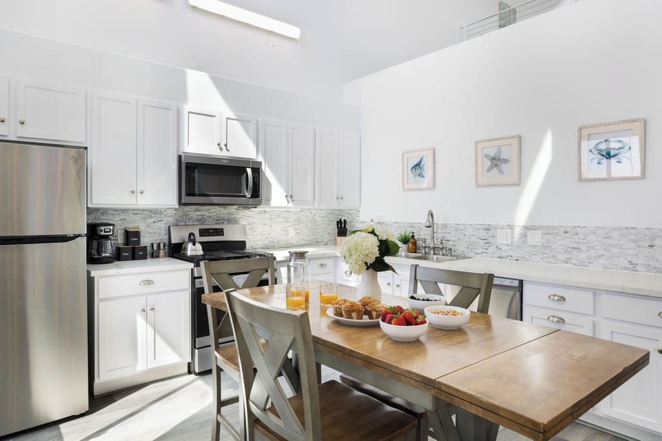 Fully equipped kitchen.