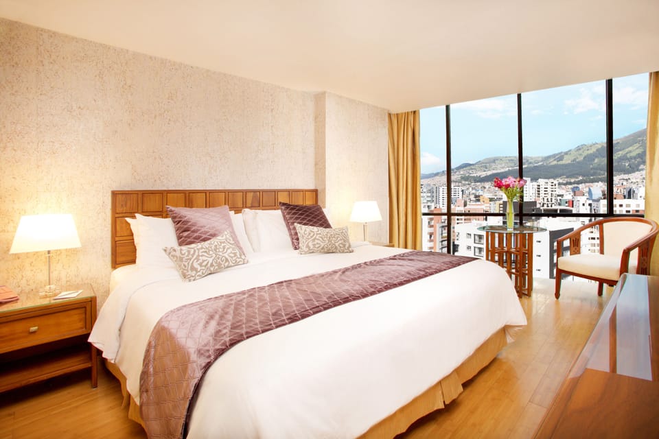 Premium bedding, in-room safe, desk, blackout drapes