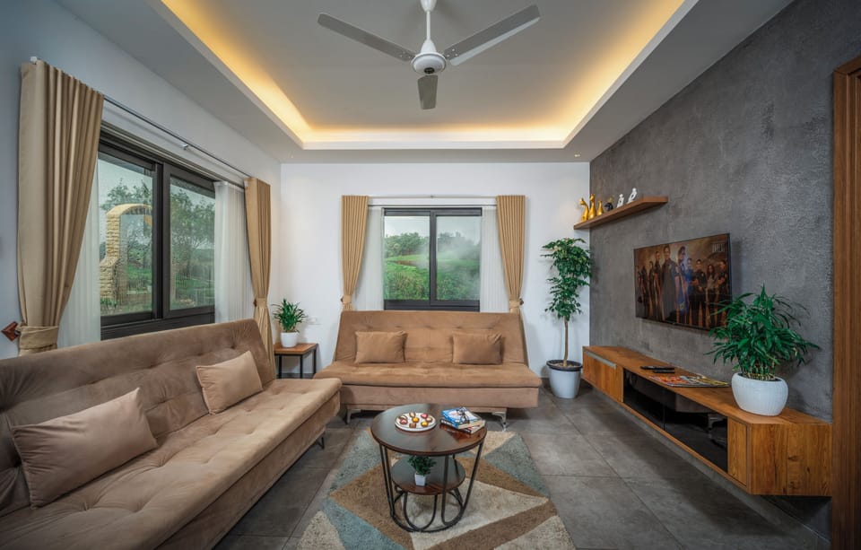 Tea Valley Cottage | Living area | TV, toys