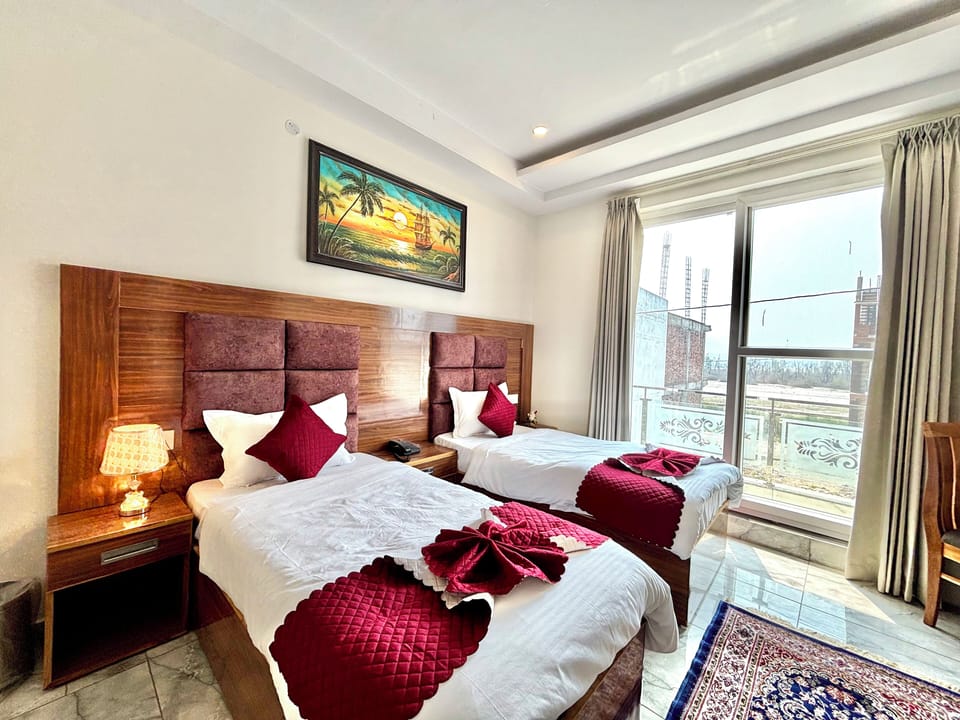 In-room safe, laptop workspace, iron/ironing board, free WiFi