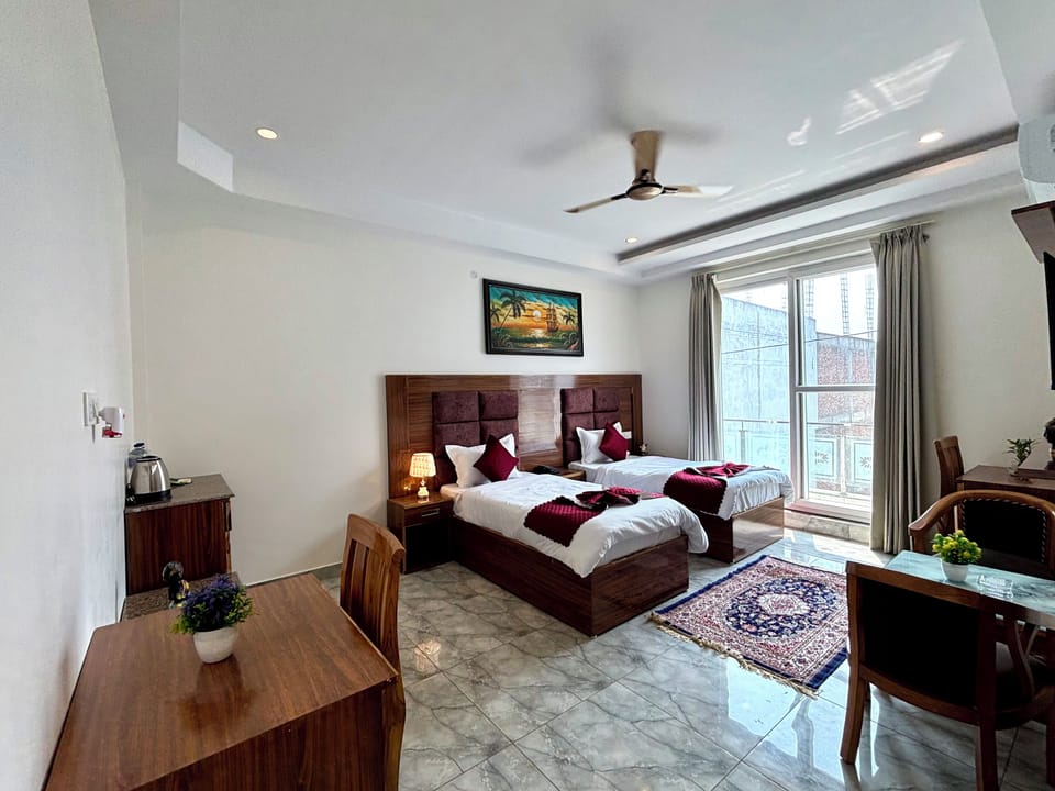 In-room safe, laptop workspace, iron/ironing board, free WiFi