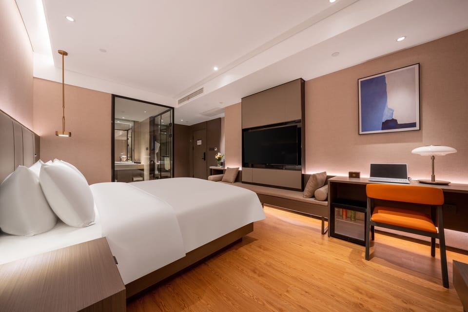Comfort Double Room | Laptop workspace, blackout drapes, WiFi (free)