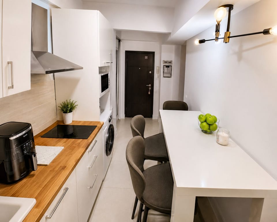 City Apartment, Park View | Private kitchen | Electric kettle, cookware/dishes/utensils