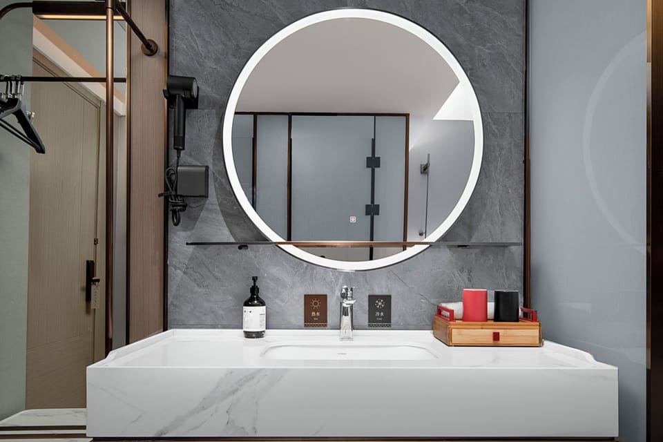 Bathroom sink
