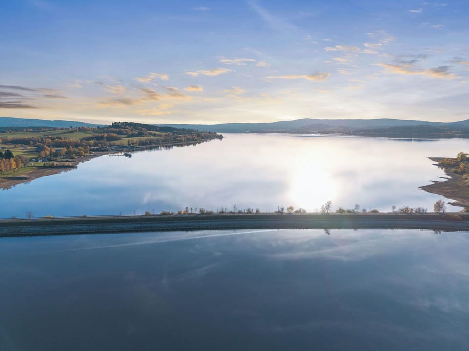 Blue, Water, Water Resources, Body Of Water, Horizon, Natural Landscape, Waterway, Cloud, Bank, Lake