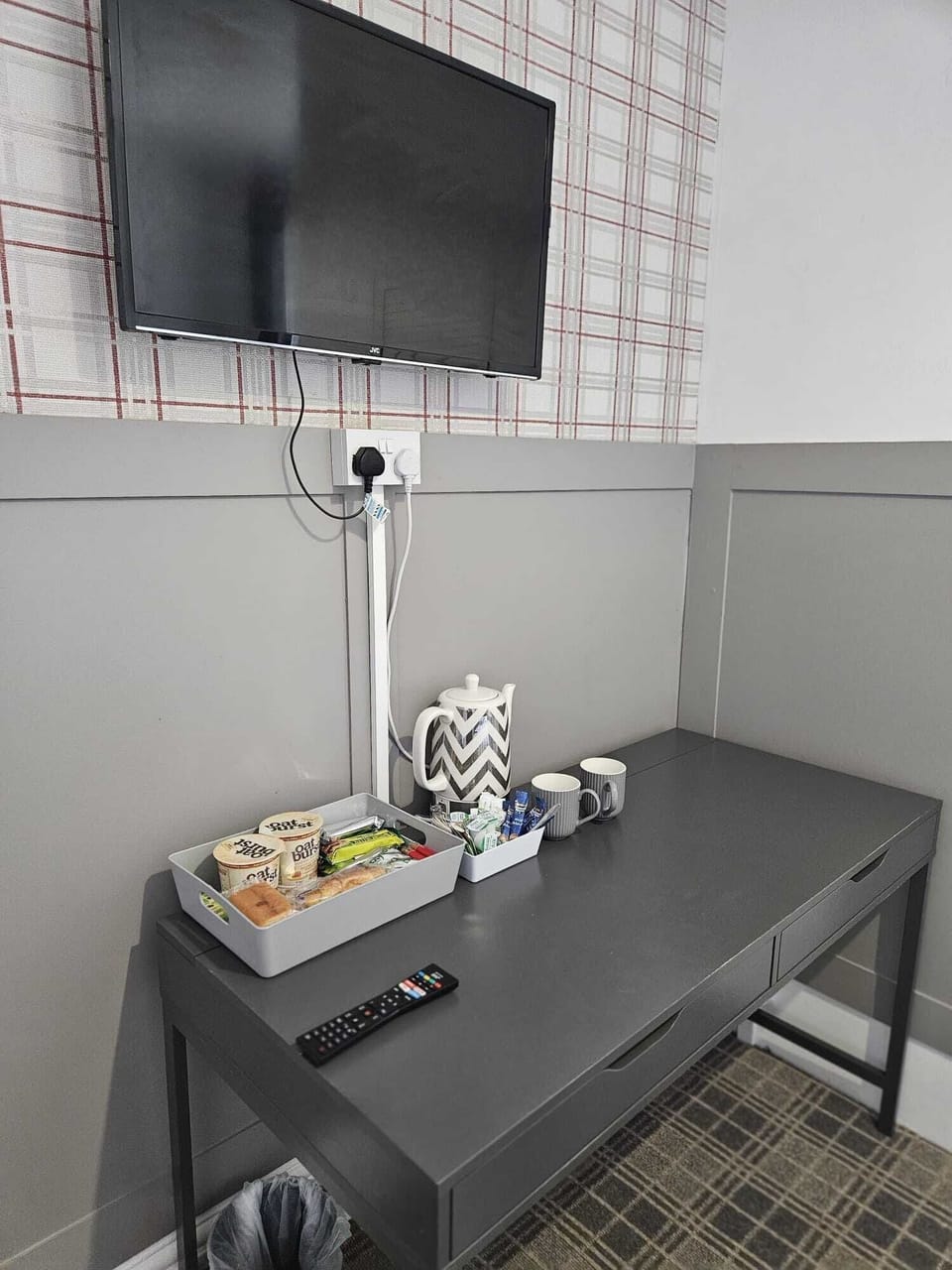 Deluxe Double Room | Bathroom | Separate tub and shower, free toiletries, hair dryer, towels