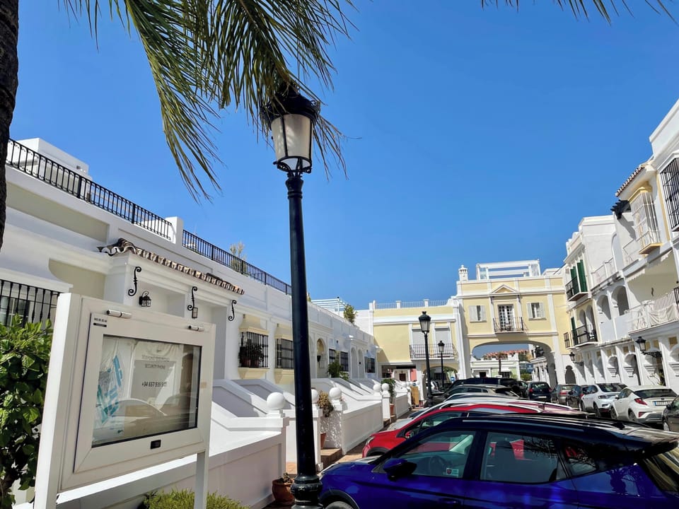 House | Parking | Free self parking