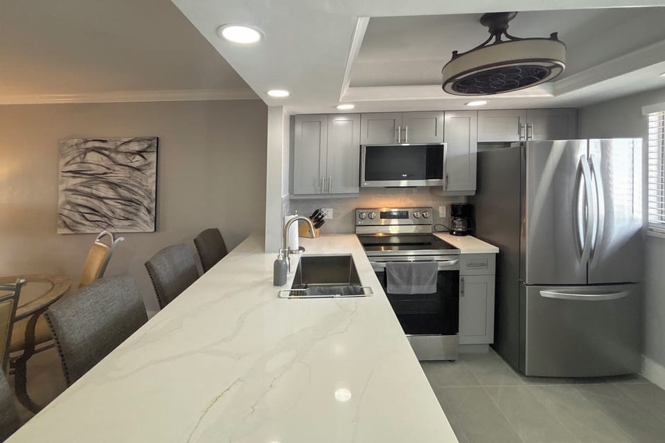 Gorgeous Kitchen has a Breakfast Bar that seats 4.