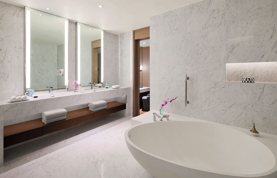 Premium Suite | Bathroom | Free toiletries, hair dryer, bathrobes, slippers
