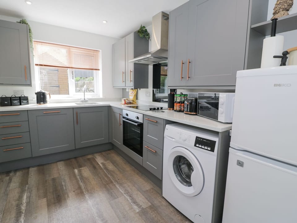 Cottage | Private kitchen | Cookware/dishes/utensils