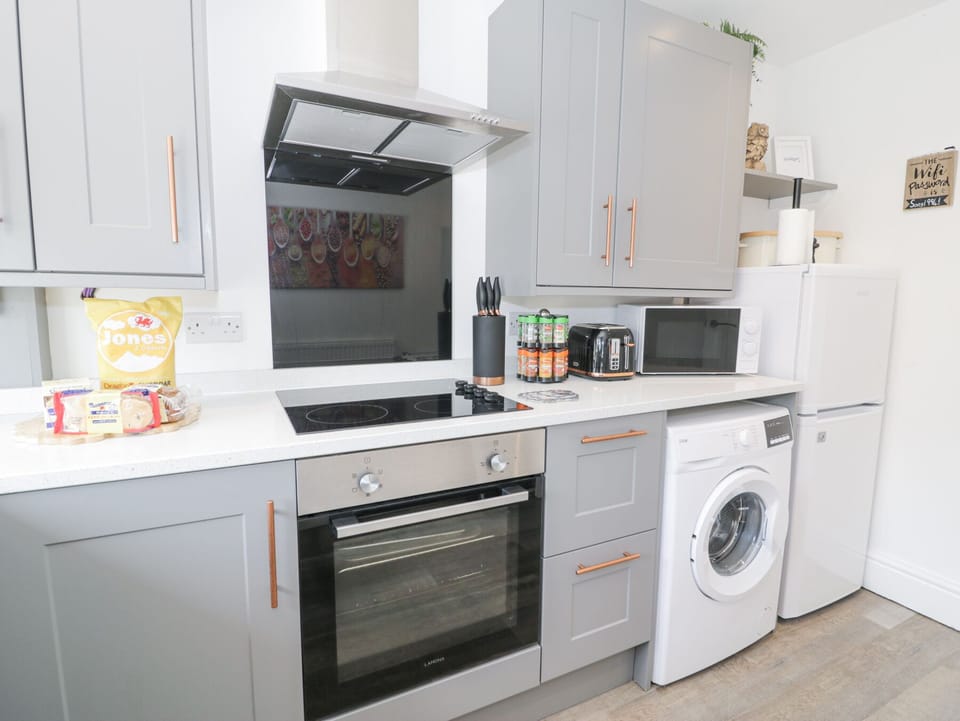Cottage | Private kitchen | Cookware/dishes/utensils