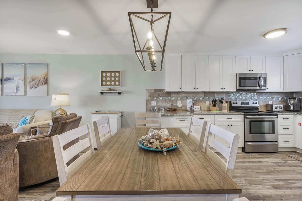 Dining into Kitchen 