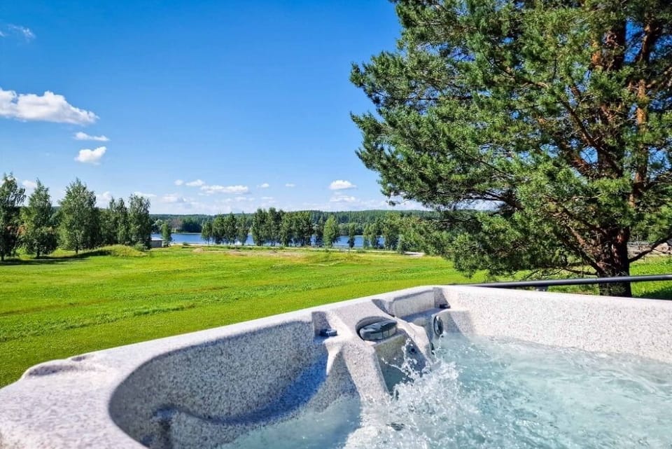 Outdoor spa tub