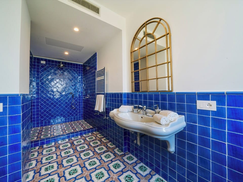 Deluxe Double or Twin Room, Sea View | Bathroom | Hair dryer, towels, soap, shampoo