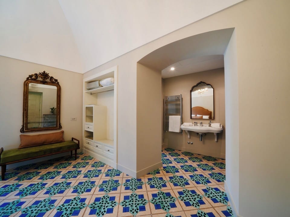 Deluxe Double or Twin Room, Garden View | Minibar, in-room safe, individually decorated, individually furnished