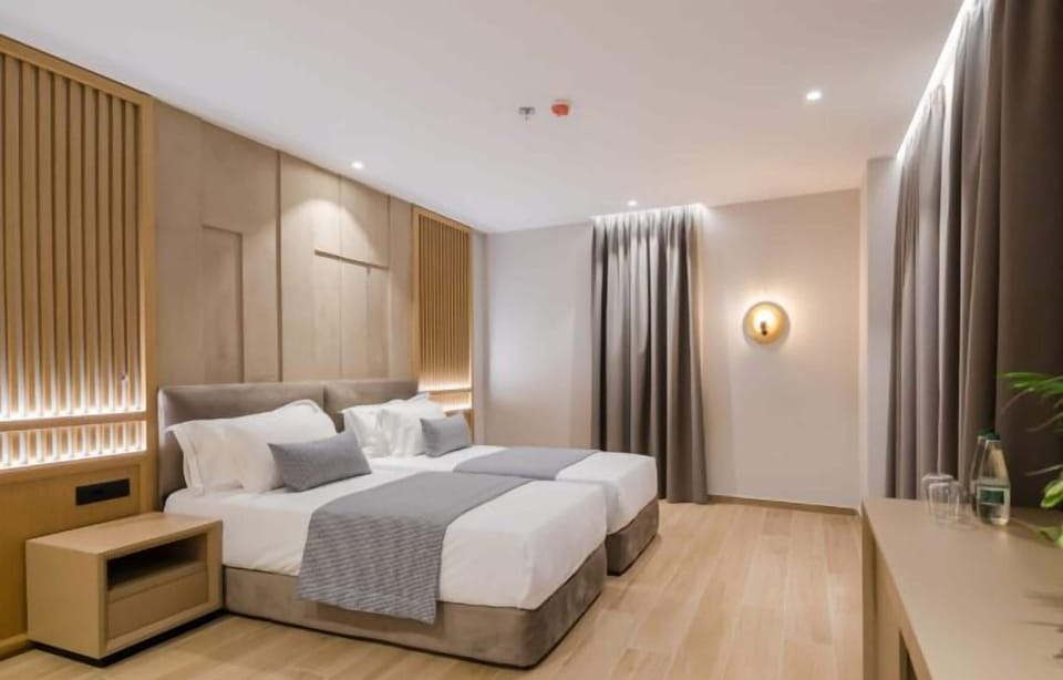 Deluxe Room | Minibar, laptop workspace, WiFi (free)