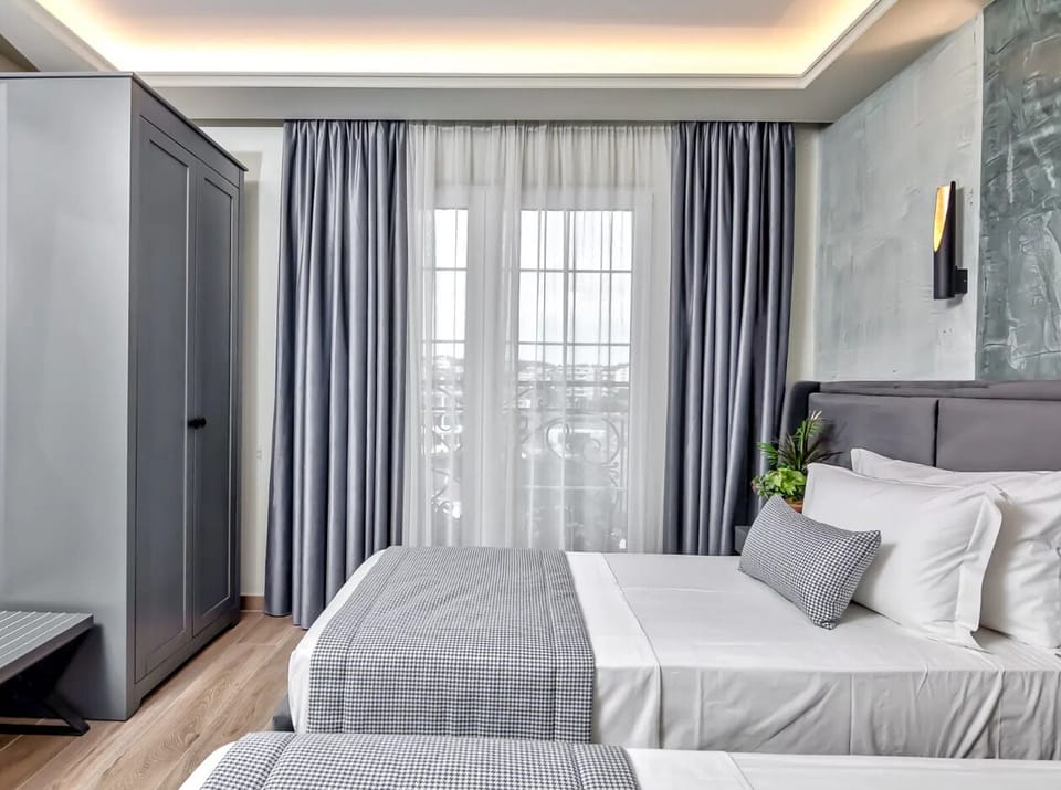Deluxe Room | Minibar, laptop workspace, WiFi (free)