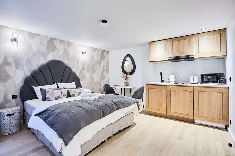 Grand studio avec lit queen size et cuisine équipée