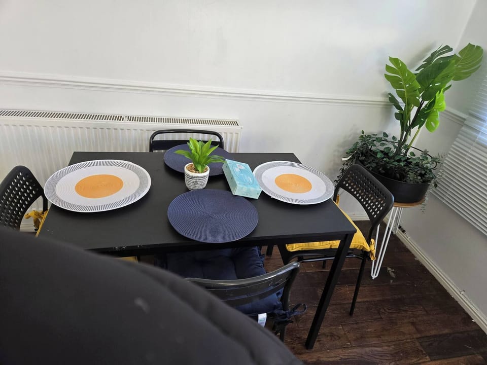 House, 2 Bedrooms | Dining