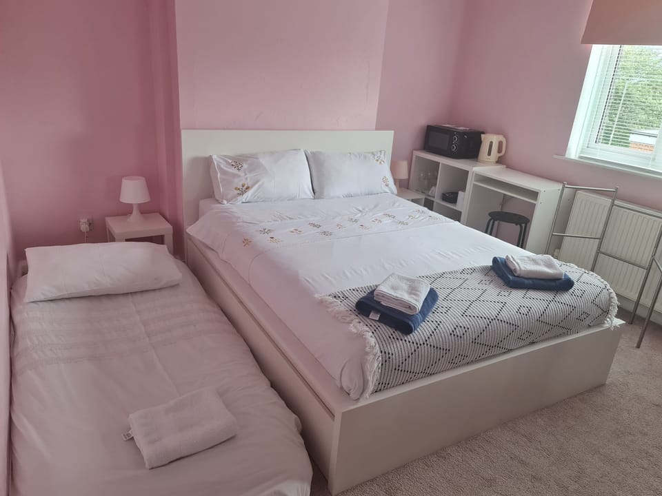 Deluxe Double or Twin Room, 1 Bedroom, Hill View | Desk, laptop workspace, WiFi (free)