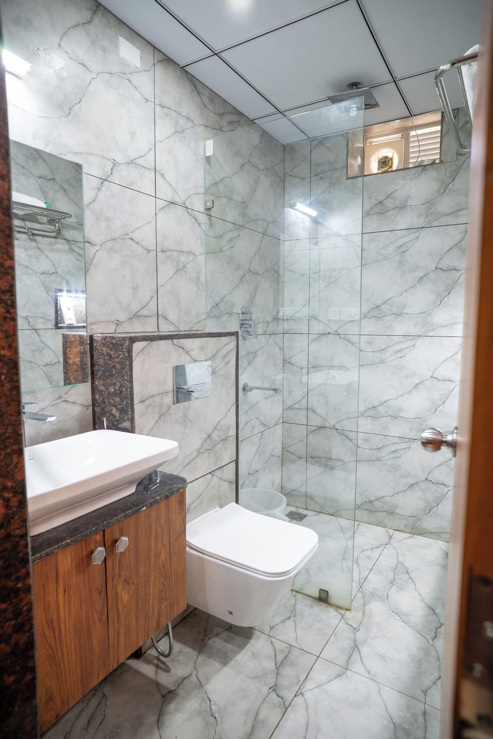 Towels, soap, shampoo, toilet paper