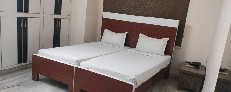 Deluxe Double Room | Free WiFi, bed sheets