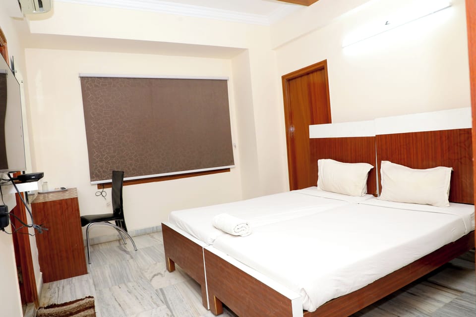 Deluxe Double Room | Free WiFi, bed sheets