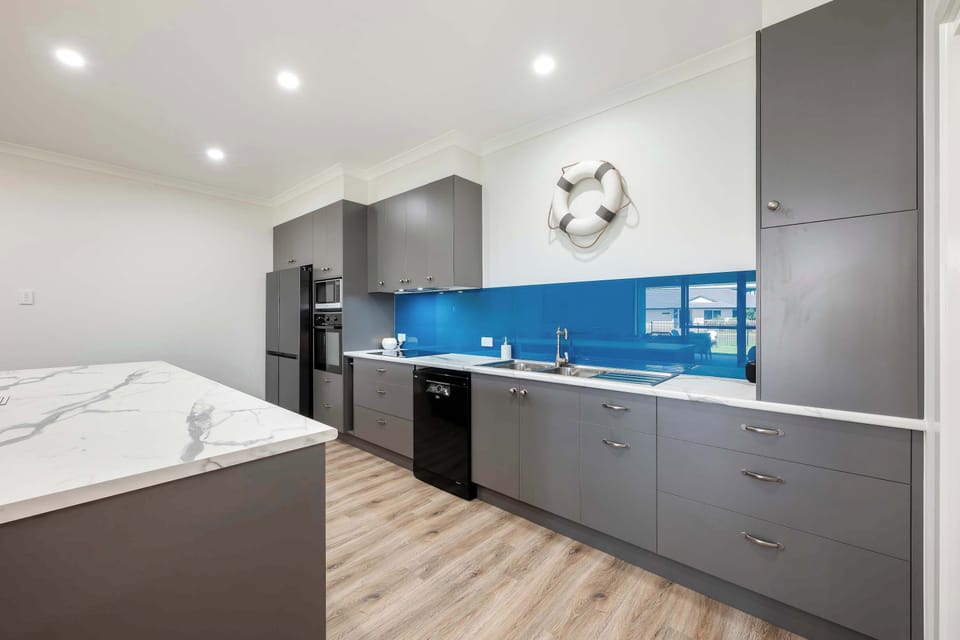Burnett Heads, spacious kitchen
