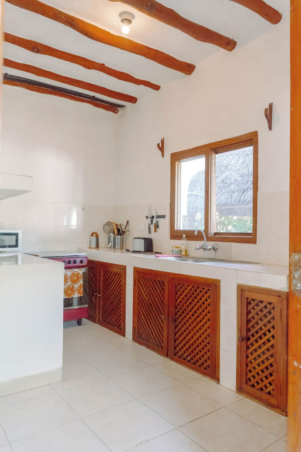 Superior Villa, Housekeeping | Private kitchen | Fridge, microwave, oven, stovetop