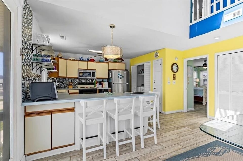 House, 4 Bedrooms | Private kitchen | Coffee/tea maker, fridge, oven, toaster