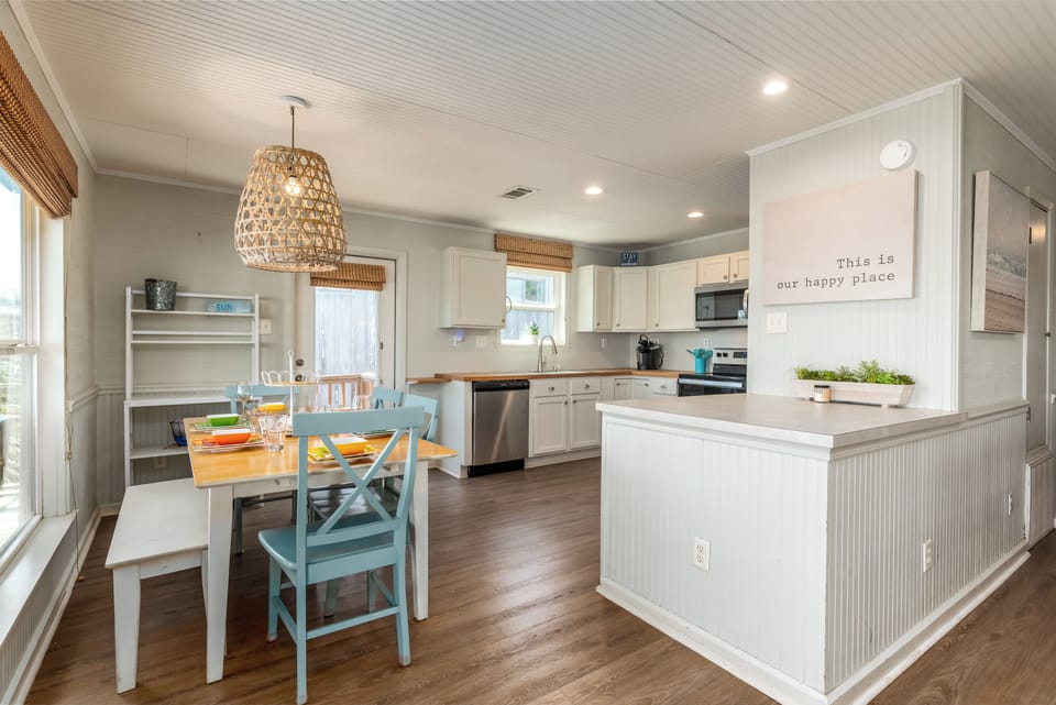 Sunny Side Up II Dining and Kitchen Area