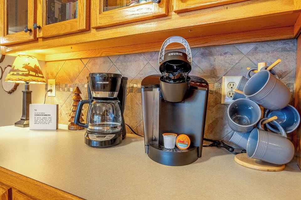 Laurel Mountain Lodge's fully-equipped kitchen